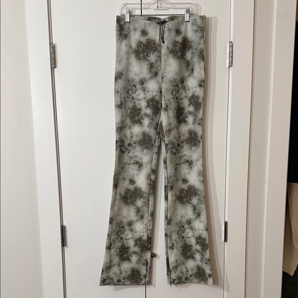 NWOT Zara Olive Green and White Tie-Dye Flared Pants